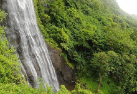 'Āfareaitu Waterfall景点图片