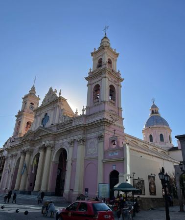 5D4N • 5-day Northern Argentina salt flats, mountains and valleys tour from Salta