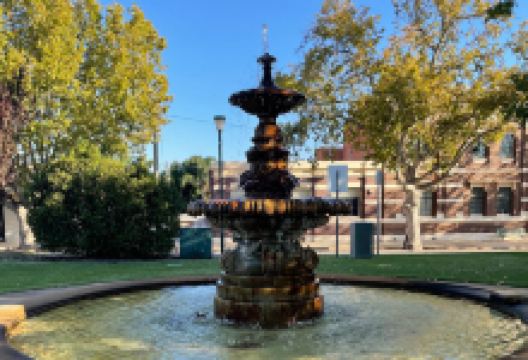 The Royal Doulton Hankinson Memorial Fountain景点图片