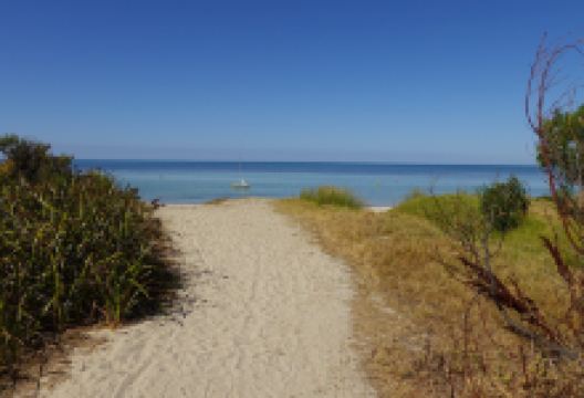 Dunsborough Beach景点图片