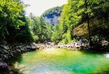 Lomina Waterfall景点图片