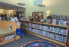 Dennis Public Library景点图片