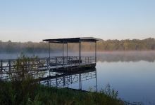 Bloodland Lake景点图片