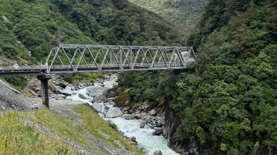哈斯特山口