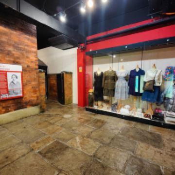 阿什顿安德莱恩图片