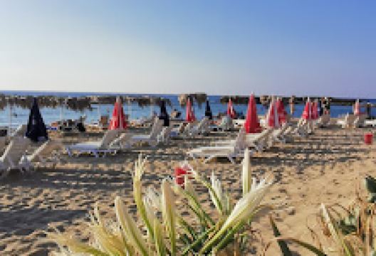 Halk plajı ( küçük kilise)景点图片