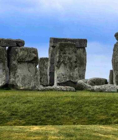 9D8N • Explore the UK your way – a private tour from Stonehenge to Edinburgh, with a dedicated guide and driver at your service