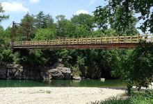 Swinging Bridge景点图片