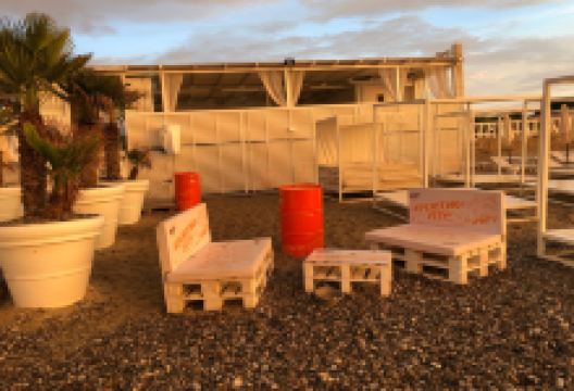 Sky and Sand Club景点图片