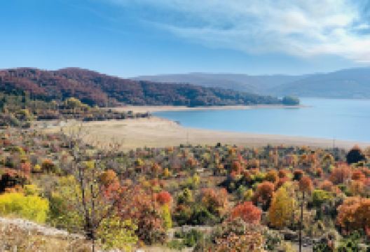 马夫罗沃湖景点图片