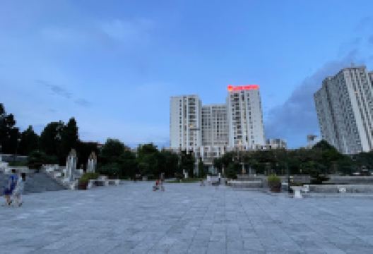 Memorial tower景点图片