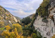 Trail to Ammati Cave景点图片