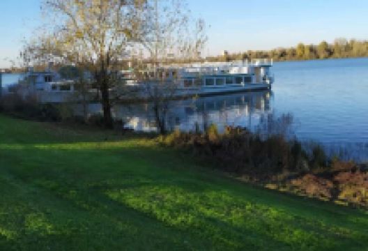 Lago Inferiore景点图片