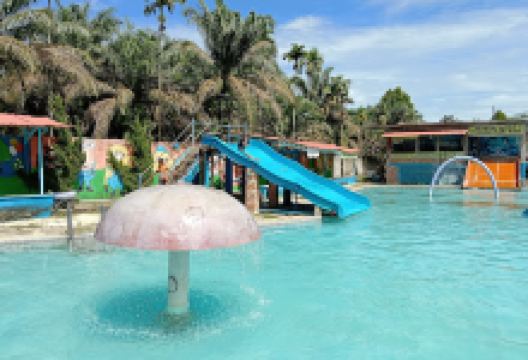 Water Boom Gunung Sari Jost景点图片
