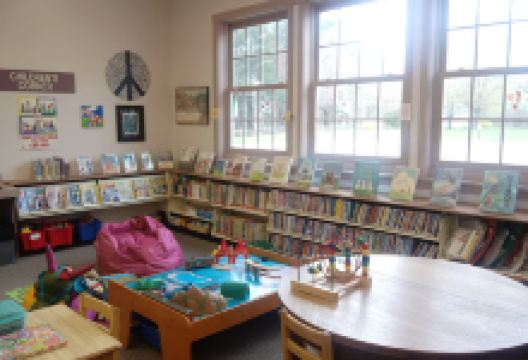 Chaplin Public Library景点图片