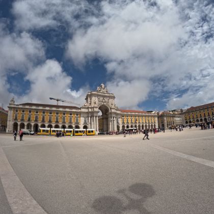 葡萄牙里斯本10日8晚拼小团