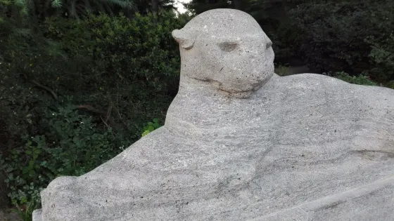 Skulptur 'Liegender Panther'