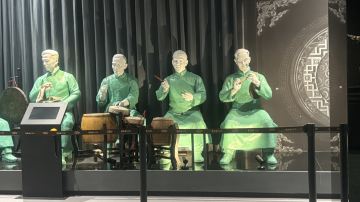Qin Fengyuan Intangible Cultural Heritage Theater Bell Tower Store