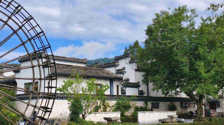 5-Day Custom Itinerary–Free Hui Show&Huizhou Triangle Bun DIY–Huangshan World Mixed Heritage + Hongcun. Xidi. Chengkan. Huizhou Ancient City