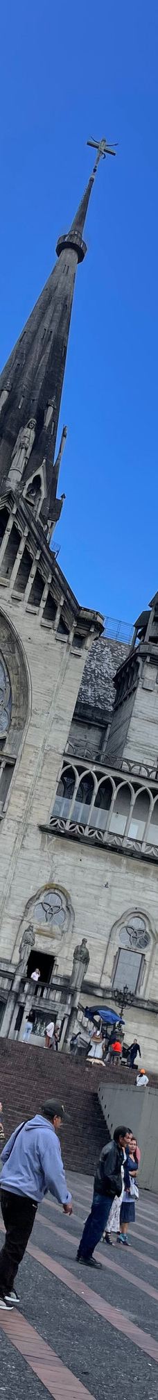 Monumento a los Colonizadores-马尼萨莱斯