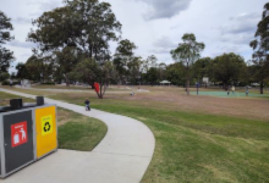 Bradbury Park Fenced Dog Park景点图片