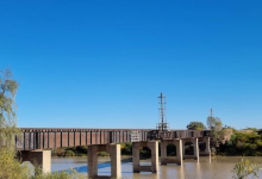 MENINDEE LAKES DAM WALL.景点图片