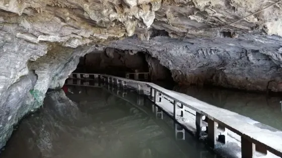 靈巖洞