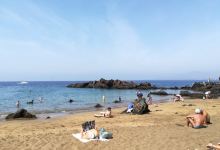 Playa Chica Beach景点图片