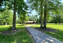 Twin Oaks Park景点图片