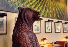 Huge Bear at The Bank Tasting Room景点图片