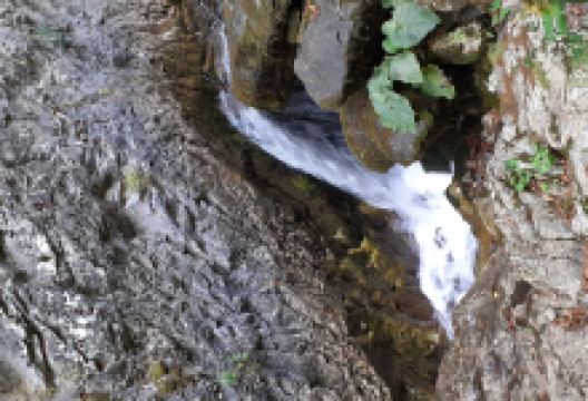 Duf Waterfall景点图片