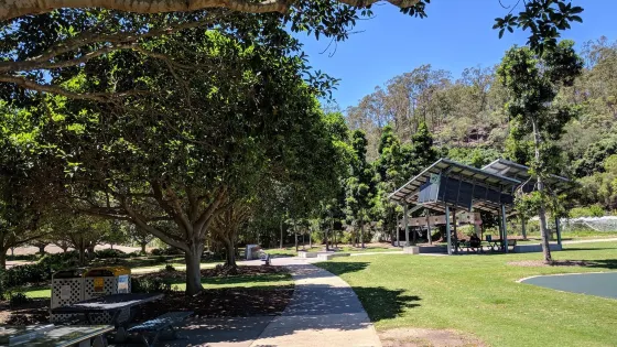 巖石河畔公園