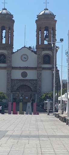 Parroquia de San Miguel Arcangel Church-巴亚尔塔港