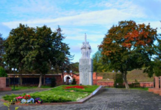 Memorial Complex at the Mass Grave of Soviet Soldiers景点图片
