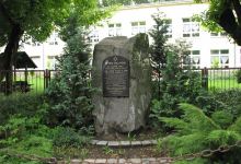 The synagogue - memorial plaque, obelisk景点图片