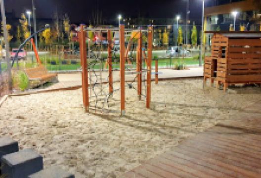 Plac zabaw , skwer przy Centrum Edukacyjno – Multimedialnym w Piasecznie景点图片