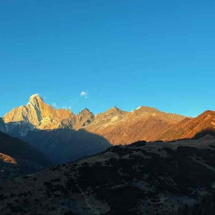 成都+新都桥+稻城亚丁+四姑娘山景区7日6晚跟团游