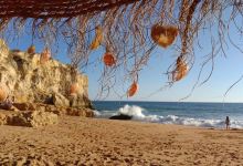 Praia da Coelha景点图片