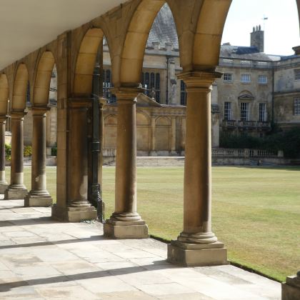 英国伦敦+爱丁堡+利物浦+巴斯+牛津12日11晚拼小团