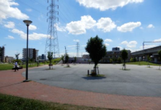 Yashio Ekimae Park景点图片