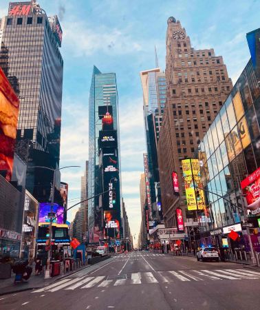2D1N • NYC: Wall Street + Statue of Liberty + Empire State Building + Times Square + Central Park + The Metropolitan Museum of Art · One Vehicle Throughout