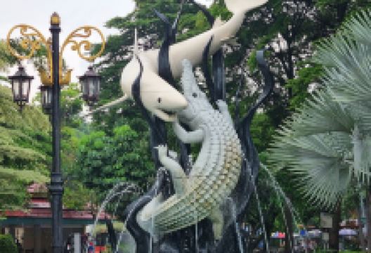 Suro and Boyo Statue景点图片