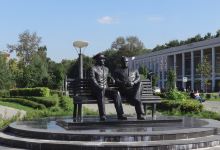 Monument to Sergey Korolev and Yuriy Gagarin景点图片