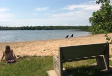 Gull Lake Beach景点图片