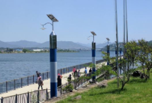 弹琴湖景点图片