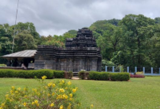 Kadamba Shri Mahadeva Temple, Tambdisurla景点图片