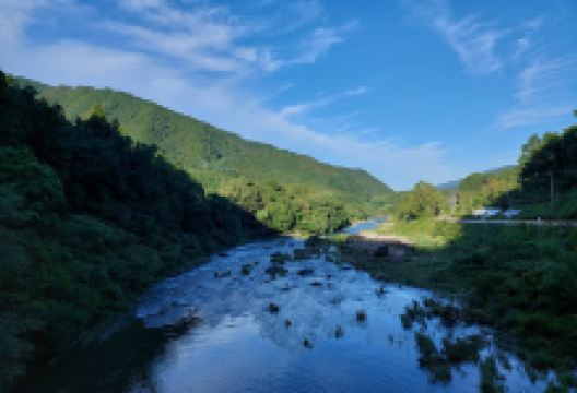 Mannen Bridge景点图片