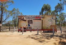 Sapphire Reflections Art Installation景点图片