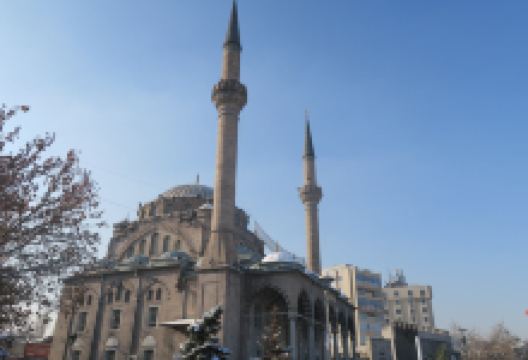 Twin Minaret Madrasa景点图片