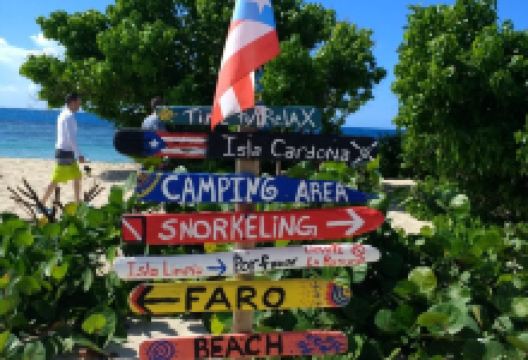 Cardona Island Light景点图片